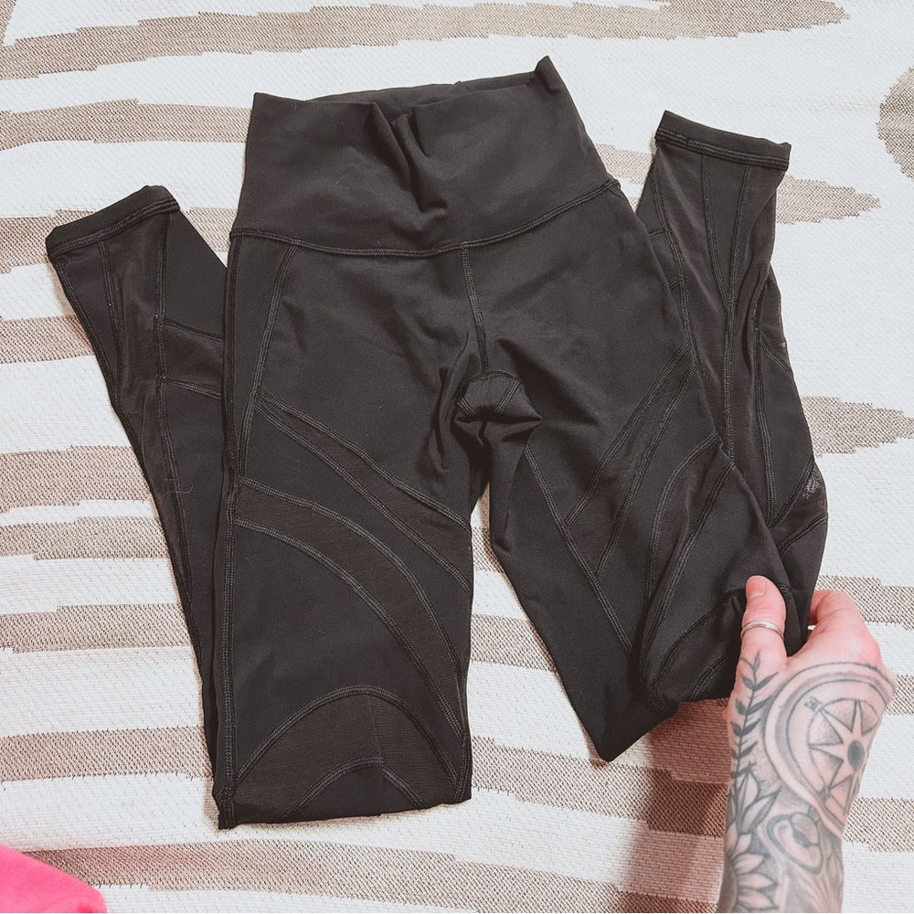 ❌SOLD❌Lululemon cross mesh style legging size 2 - Picture 4 of 10